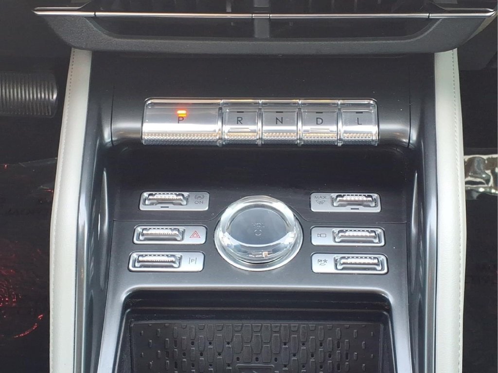 Used 2024 Lincoln Nautilus Reserve AWD/4WD image 18