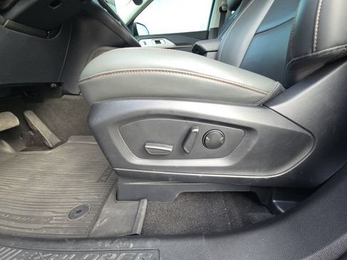 Used 2025 Ford Explorer Active w/ Active Comfort Package RWD image 24
