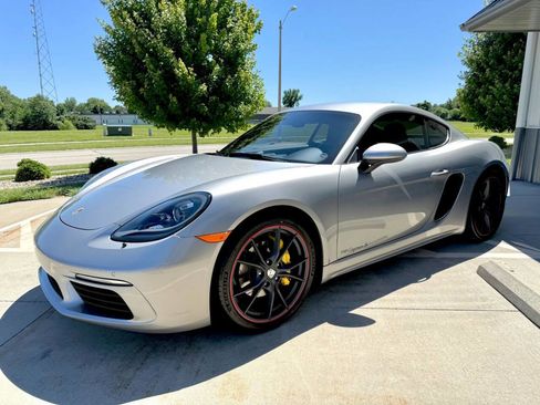 Used 2017 Porsche 718 Cayman S RWD image 4