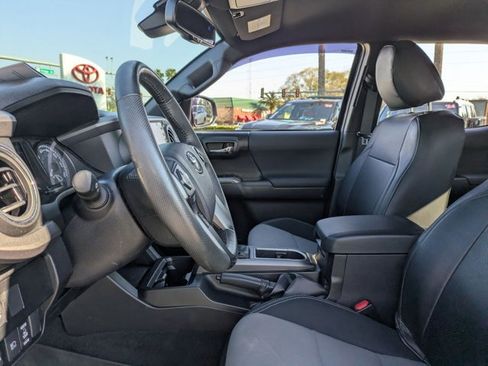 Used 2022 Toyota Tacoma TRD Sport w/ Technology Package image 15