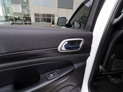 Used 2020 Jeep Grand Cherokee Altitude image 44