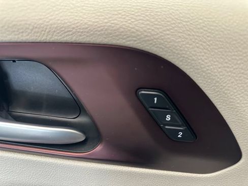 Used 2017 Chrysler Pacifica Limited FWD image 36