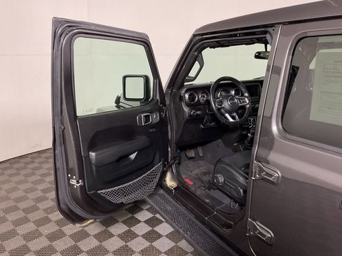 Used 2020 Jeep Wrangler Unlimited Sahara image 17
