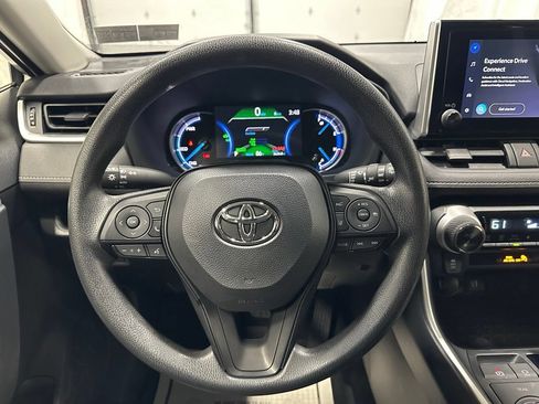 Used 2025 Toyota RAV4 XLE AWD/4WD image 18