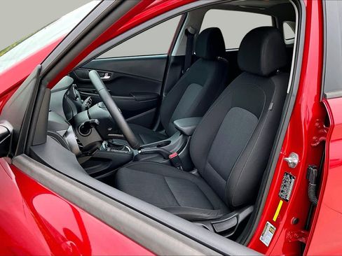 Certified 2022 Hyundai Kona SEL w/ Convenience Package FWD image 8