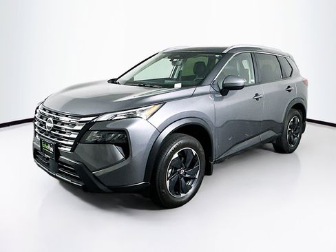 Used 2024 Nissan Rogue SV w/ SV Premium Package image 3