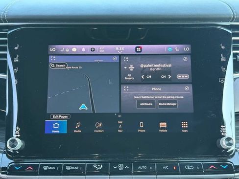 Used 2022 Jeep Wagoneer Series III w/ Premium Group I AWD/4WD image 17