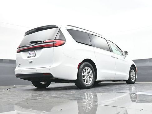 Used 2022 Chrysler Pacifica Touring-L FWD image 47
