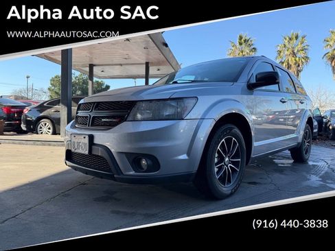 Used 2019 Dodge Journey SE image 1