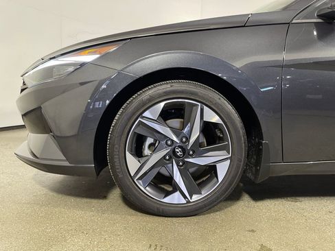 Used 2023 Hyundai Elantra SEL w/ Convenience Package image 12