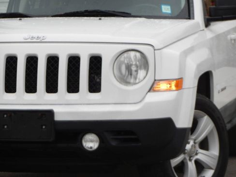 Used 2011 Jeep Patriot Latitude AWD/4WD image 4