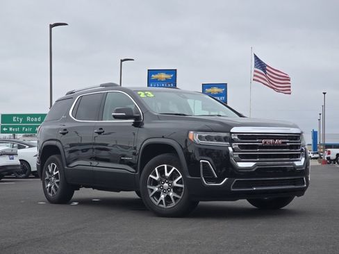 Used 2023 GMC Acadia SLE w/ Driver Convenience Package image 2