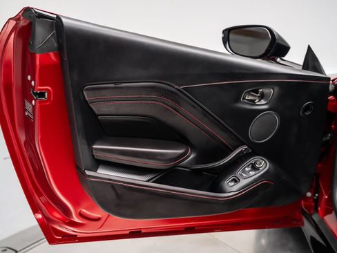 Used 2023 Aston Martin V8 Vantage Roadster RWD image 28