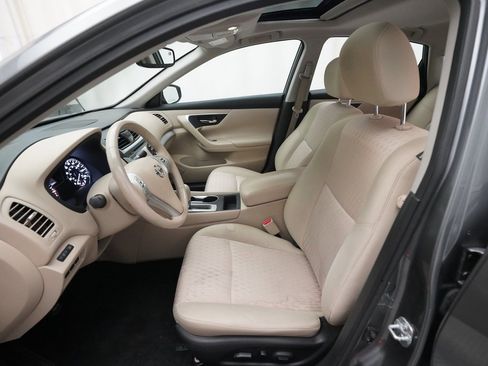 Used 2016 Nissan Altima 2.5 SV w/ Convenience Package image 7