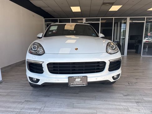 Used 2017 Porsche Cayenne Platinum Edition AWD/4WD image 2