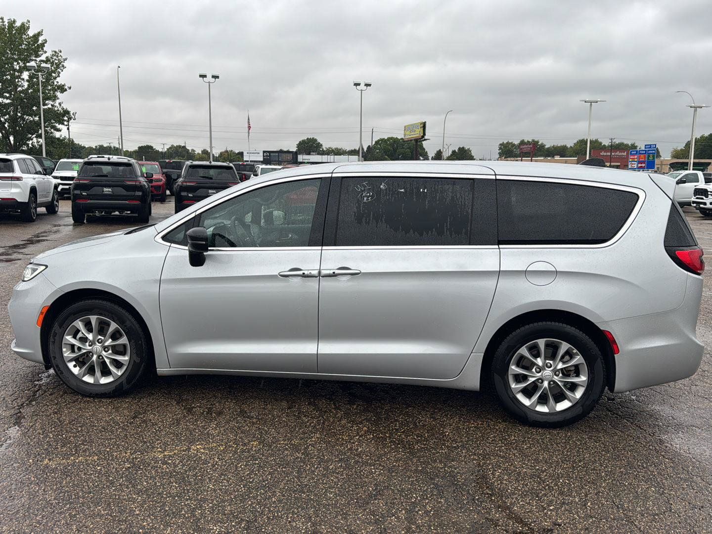 Certified 2026 Chrysler Pacifica Limited FWD image 5