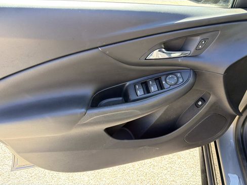 Used 2017 Chevrolet Volt LT w/ Comfort Package image 15