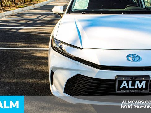 Used 2025 Toyota Camry LE image 12