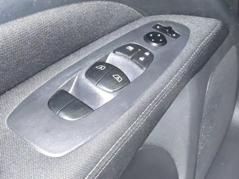 Used 2017 Nissan Pathfinder SV FWD image 27