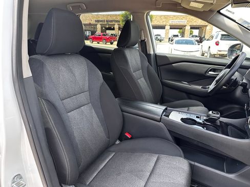 Used 2024 Nissan Rogue SV FWD image 31