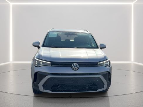 Used 2025 Volkswagen Taos SE FWD image 2