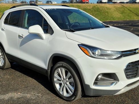 Used 2018 Chevrolet Trax Premier w/ LPO, Cargo Package image 2
