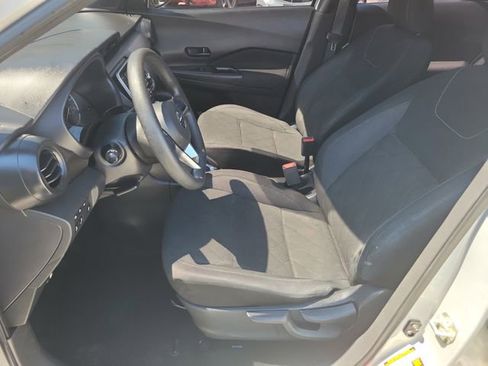 Used 2020 Nissan Kicks S image 20