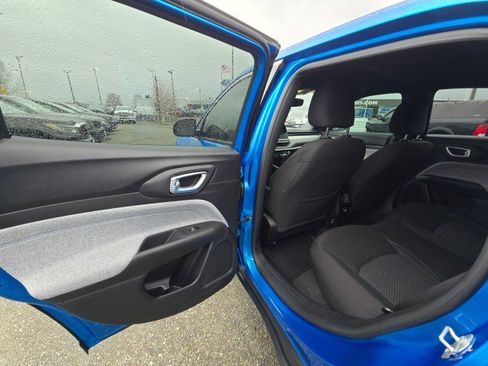 Used 2025 Jeep Compass Sport image 19