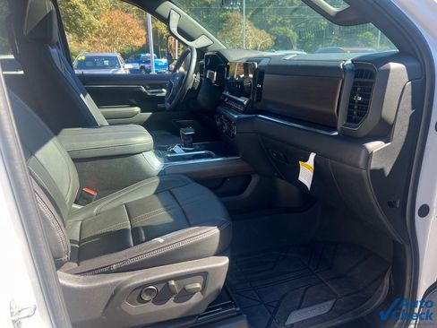 Used 2024 Chevrolet Silverado 1500 High Country w/ High Country Premium Package image 13