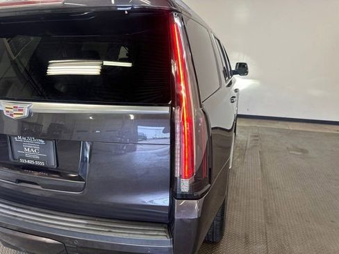 Used 2016 Cadillac Escalade Luxury image 9
