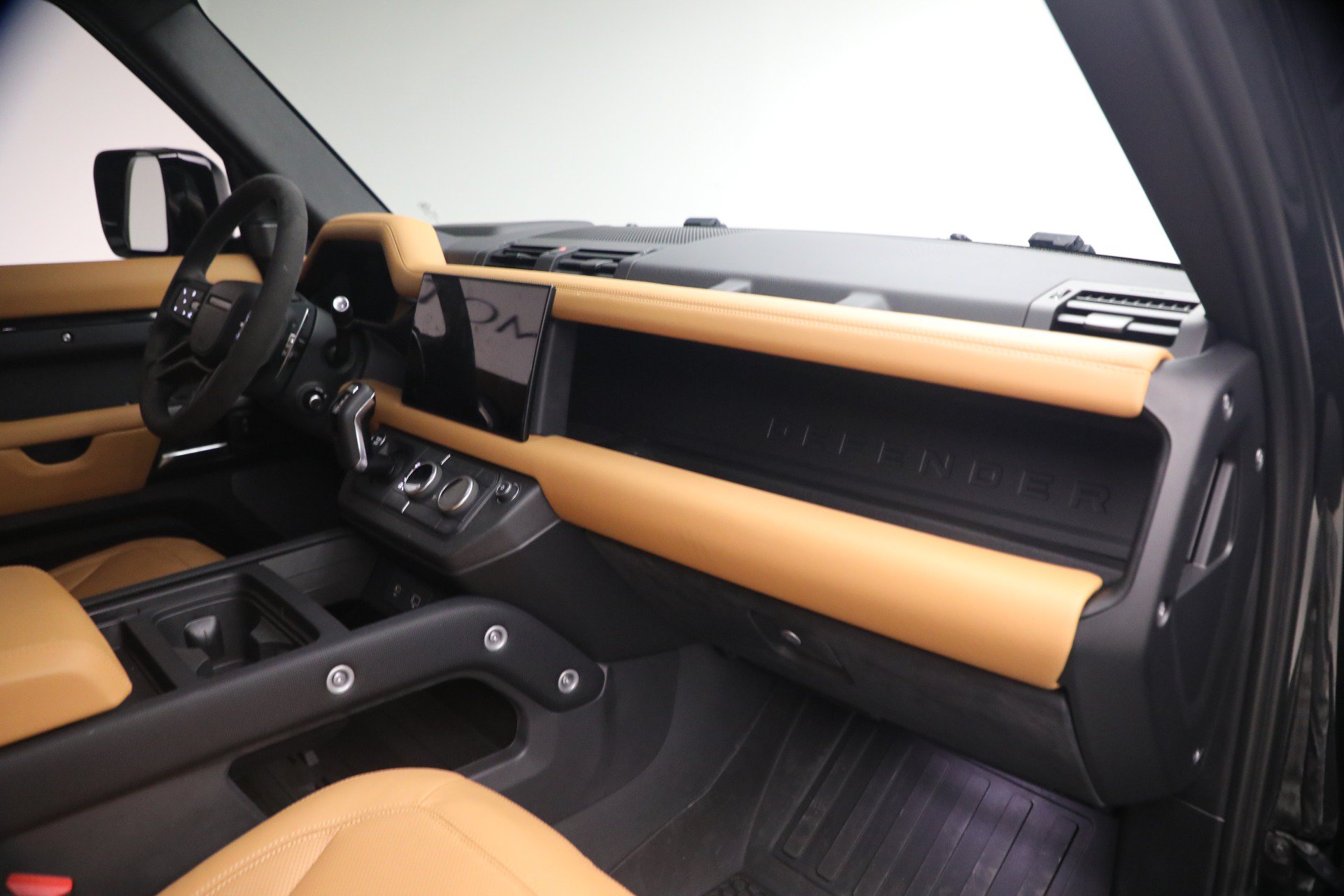 Used 2024 Land Rover Defender 110 V8 AWD/4WD image 18