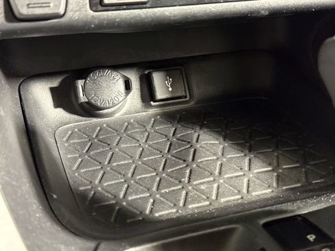 Used 2020 Toyota RAV4 XLE Premium AWD/4WD image 40