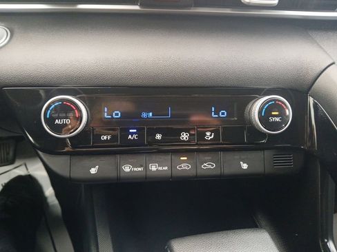 Used 2022 Hyundai Elantra Blue w/ Cargo Package image 22