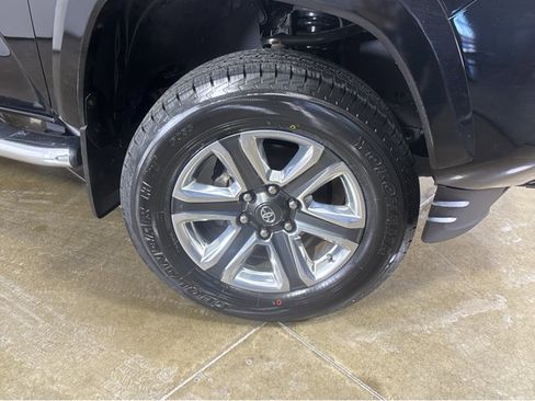 Used 2017 Toyota Tacoma Limited image 14