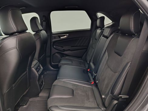 Used 2023 Ford Edge ST image 22