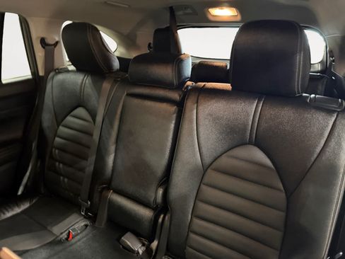 Used 2023 Toyota Highlander LE AWD/4WD image 14