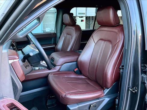 Used 2023 Ford Expedition Max Limited image 7