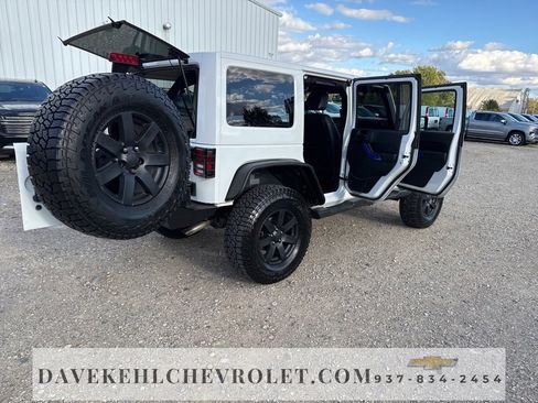Used 2015 Jeep Wrangler Unlimited Sahara w/ Connectivity Group image 32