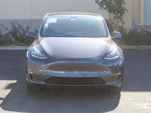 Used 2022 Tesla Model Y Long Range image 2