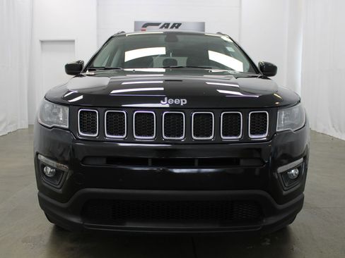 Used 2021 Jeep Compass Latitude w/ Sun and Sound Group AWD/4WD image 3