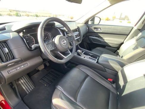 Certified 2024 Nissan Pathfinder SL w/ Black Appearance Package image 7