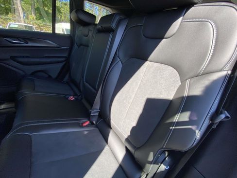 New 2025 Jeep Grand Cherokee Altitude image 13