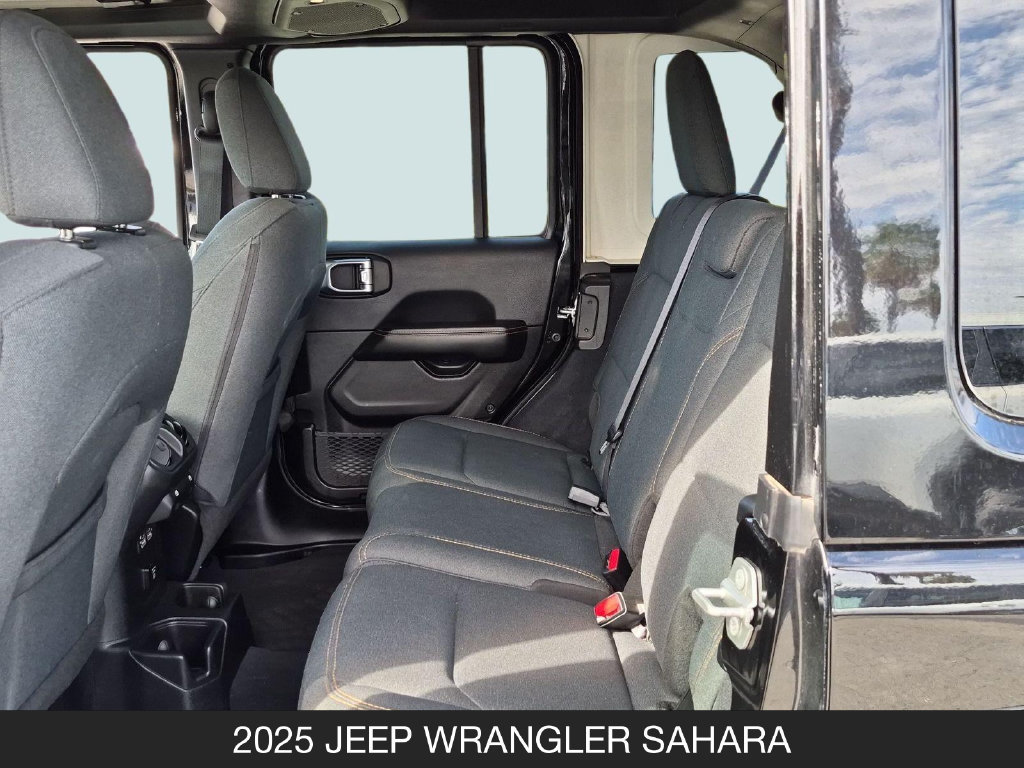 Used 2025 Jeep Wrangler Unlimited Sahara AWD/4WD image 16