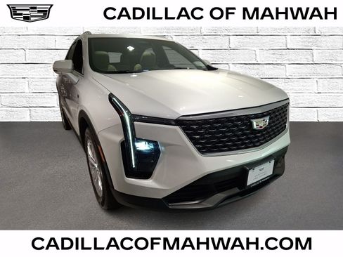 Used 2024 Cadillac XT4 Luxury w/ Cold Weather Package AWD/4WD image 1