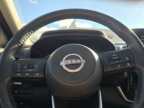 Used 2023 Nissan Rogue SL w/ SL Premium Package image 24