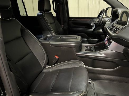 Used 2023 GMC Yukon XL SLT image 32