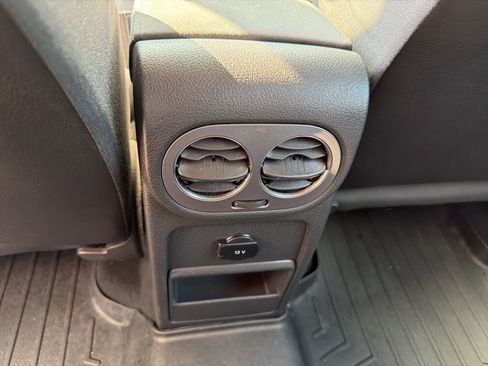 Used 2013 Volkswagen Tiguan S image 16