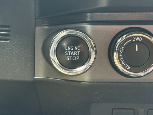 Used 2021 Toyota Tacoma TRD Off-Road w/ Technology Package AWD/4WD image 15