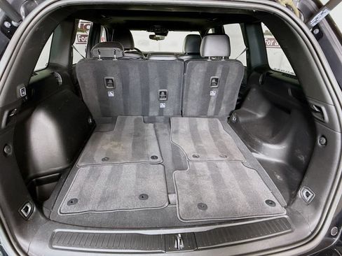 Used 2023 Jeep Grand Cherokee Altitude AWD/4WD image 30