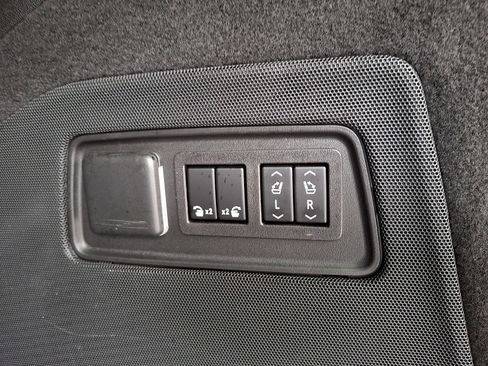 Used 2023 Cadillac Escalade Sport Platinum image 32